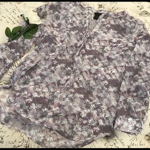Lovely sheer lavender print Ann Taylor blouse SZ M